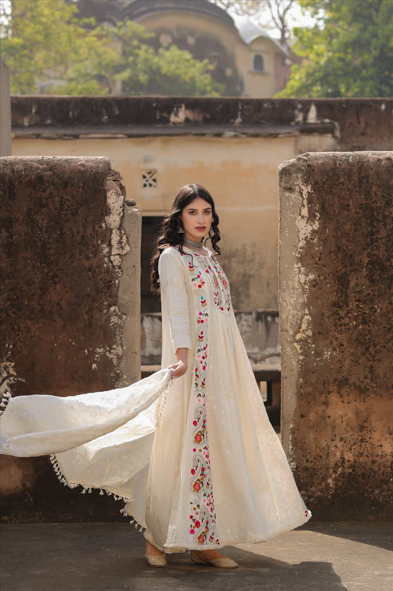 White & red beautiful combination | Fashion design dress, Elegant blouse  designs, Kurta designs